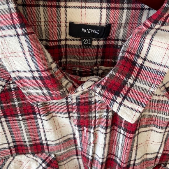 XXL Grunge Flannel with Cut Off Sleeves - Picture 2 of 2